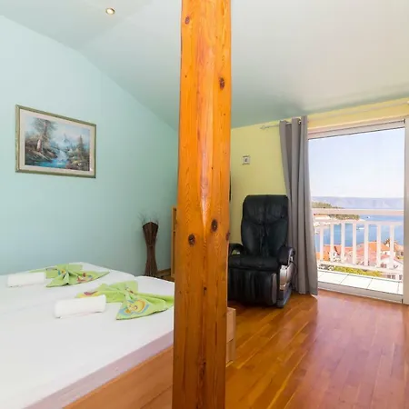 Apartments Palma Jelsa  Exterior photo